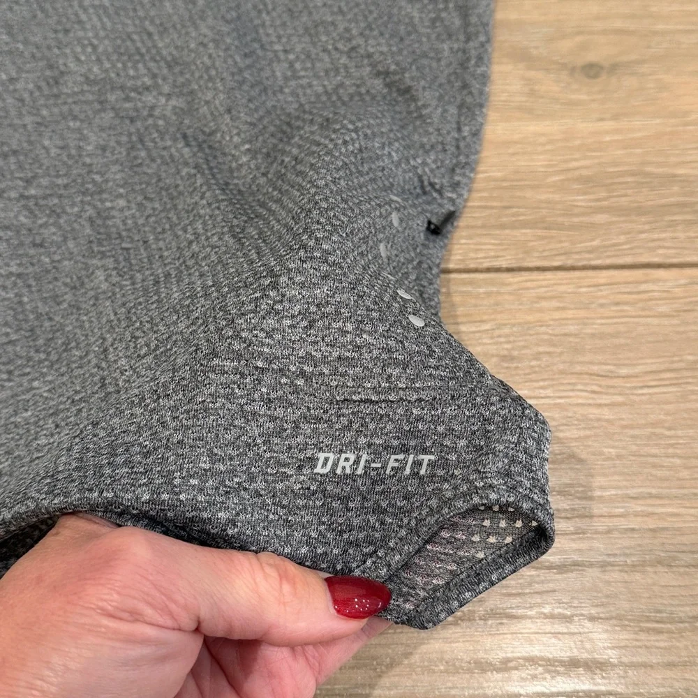 NIKE‎ Heather Grey Dri-Fit Cropped Oversized Mesh Running Active Tank Top Size M